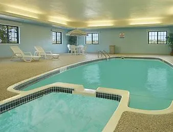 Super 8 By Wyndham Mound City 